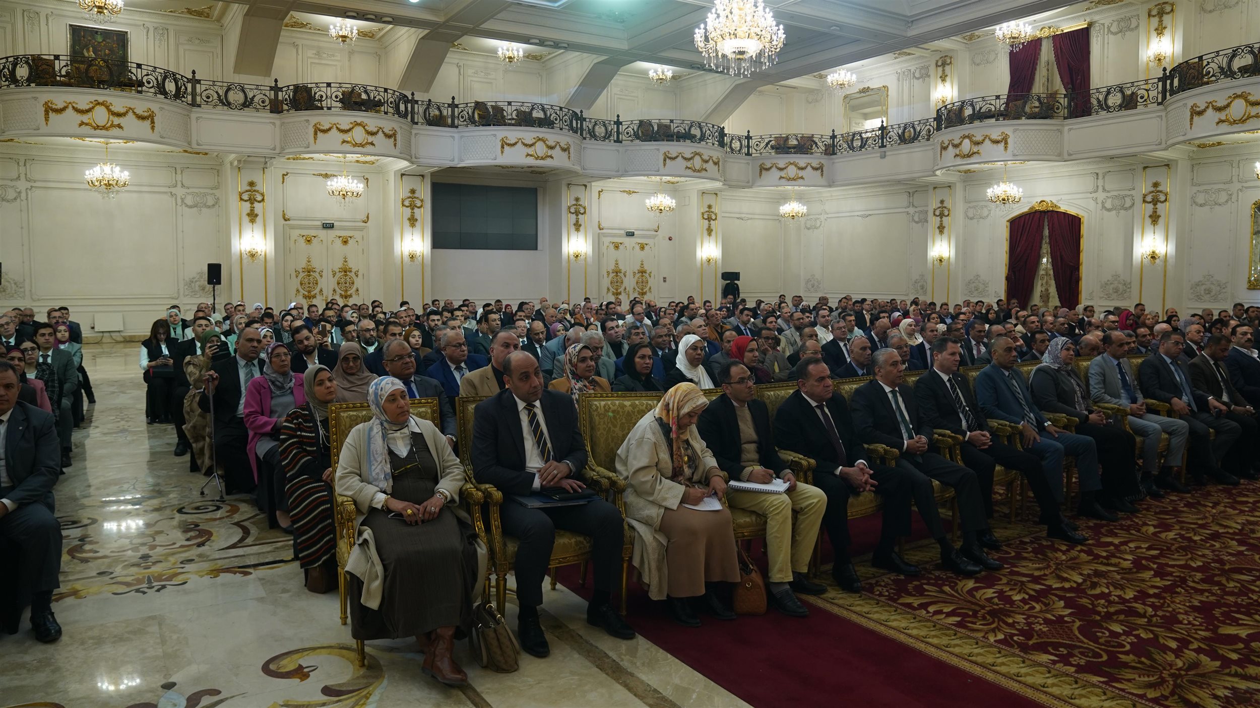 وزير المالية في حوار مفتوح مع القيادات والأعضاء التنفيذيين بالمأموريات الضريبية