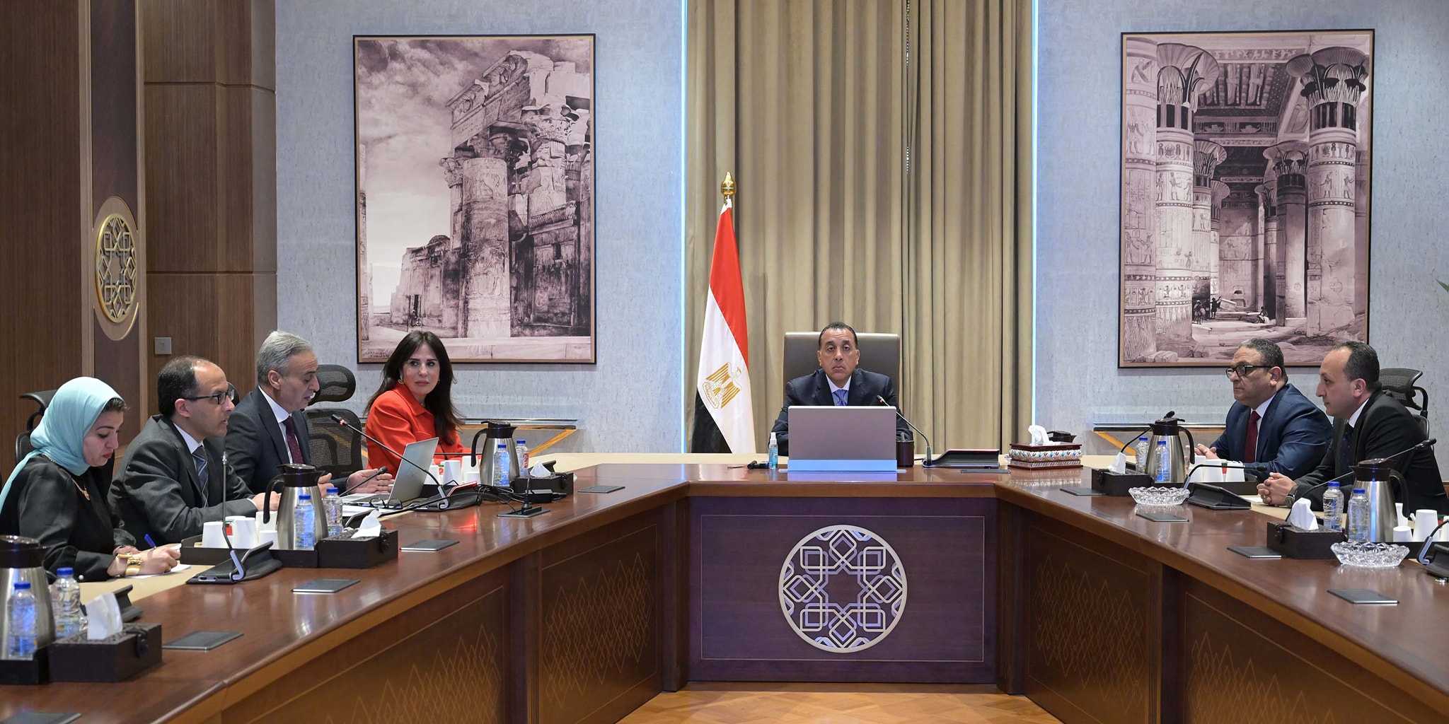 رئيس الوزراء مع رئيس جهاز حماية المستهلك