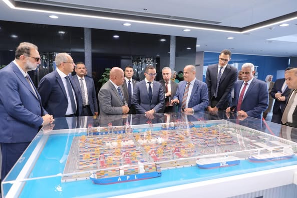 وزير الاستثمار يتفقد عدد من الجهات المعنية بالرقابة الجمركية