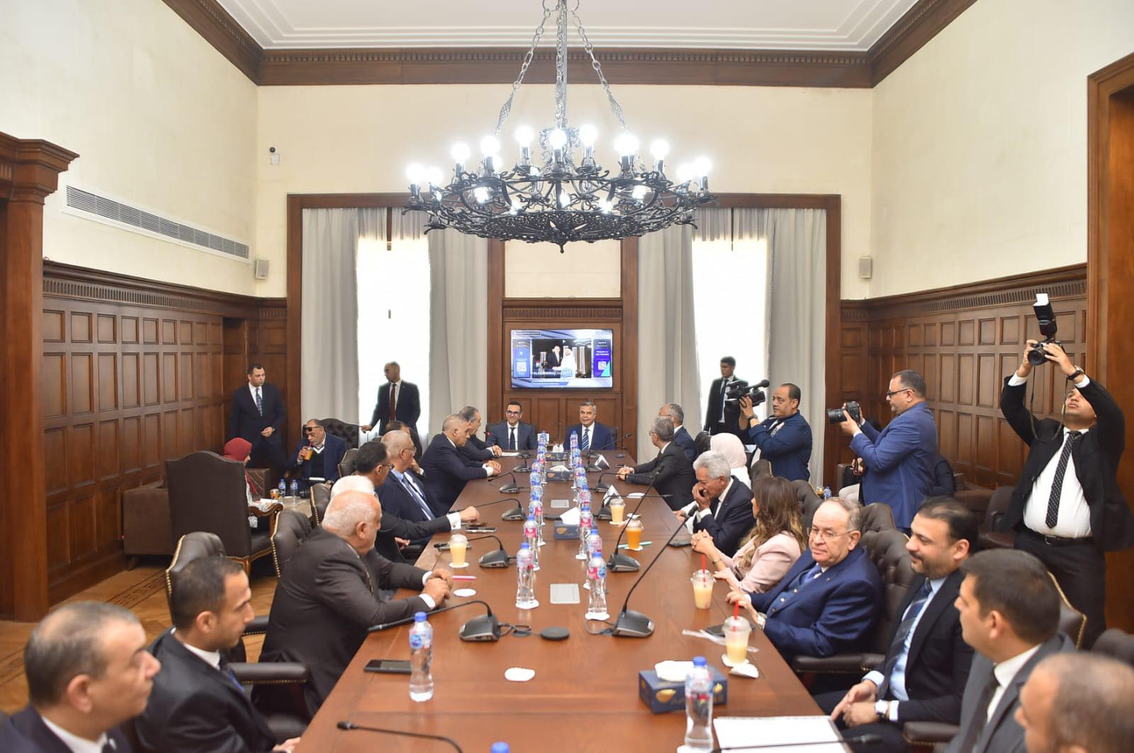 وزير الاستثمار يتفقد عدد من الجهات المعنية بالرقابة الجمركية