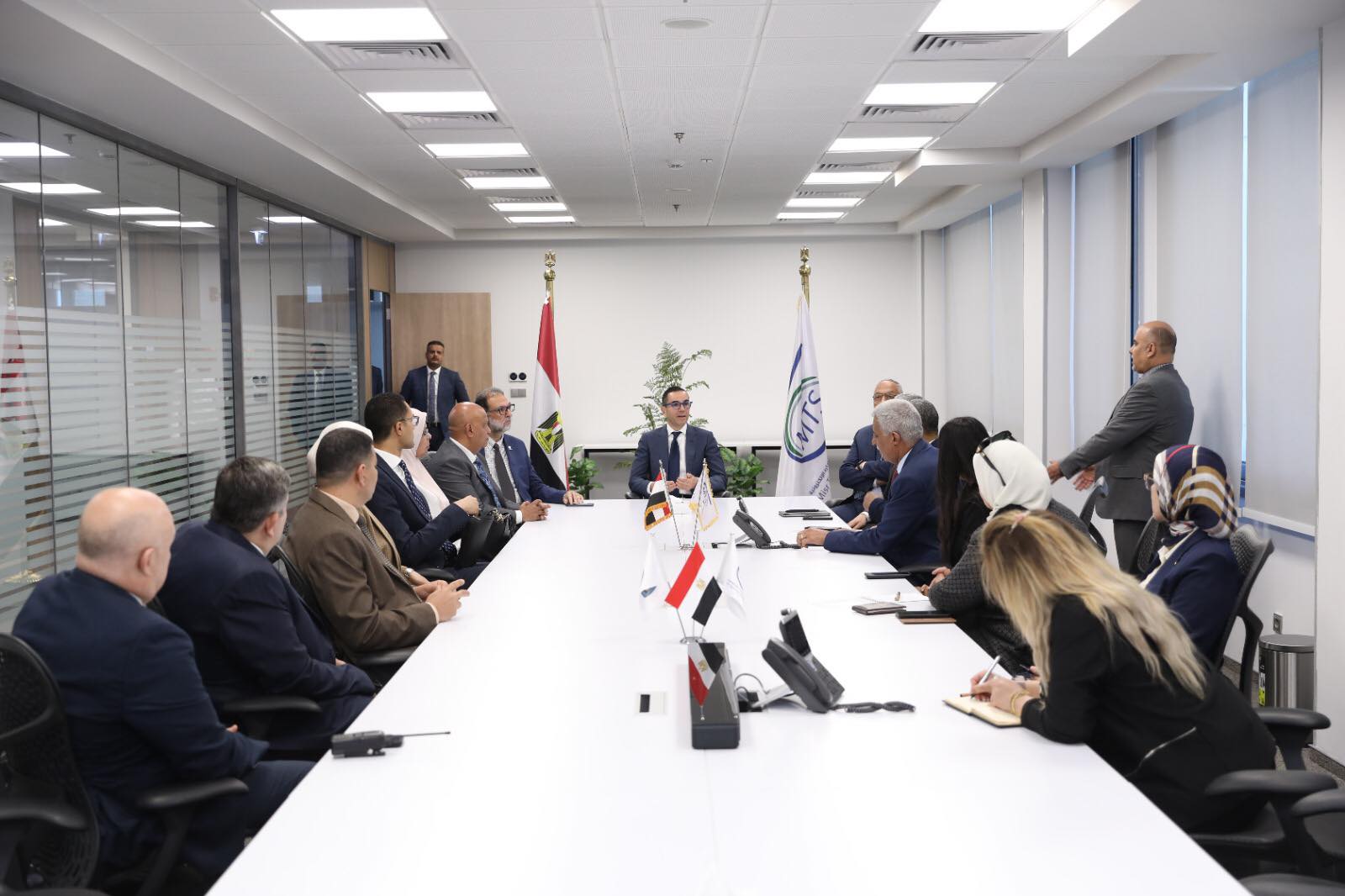 وزير الاستثمار يتفقد عدد من الجهات المعنية بالرقابة الجمركية