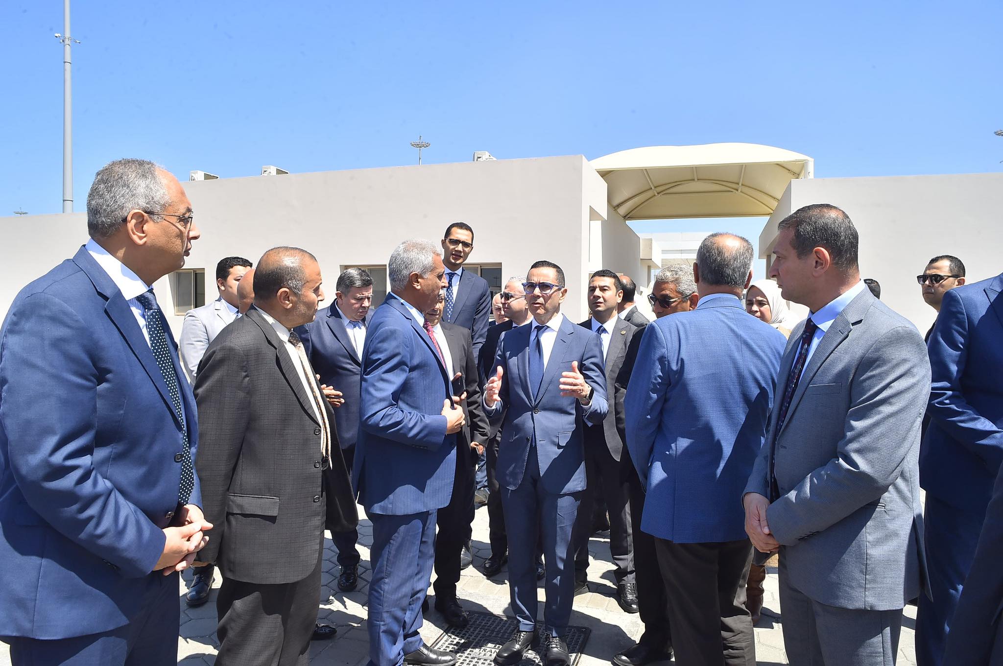وزير الاستثمار يتفقد عدد من الجهات المعنية بالرقابة الجمركية