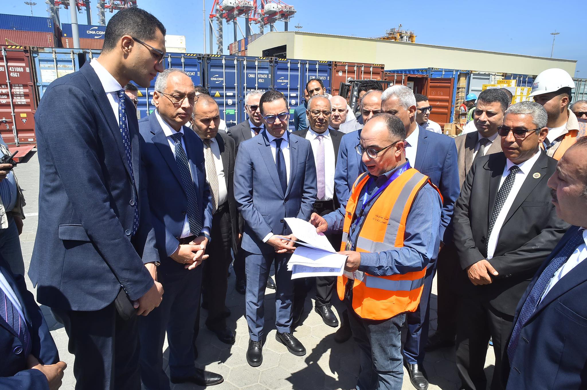 وزير الاستثمار يتفقد عدد من الجهات المعنية بالرقابة الجمركية