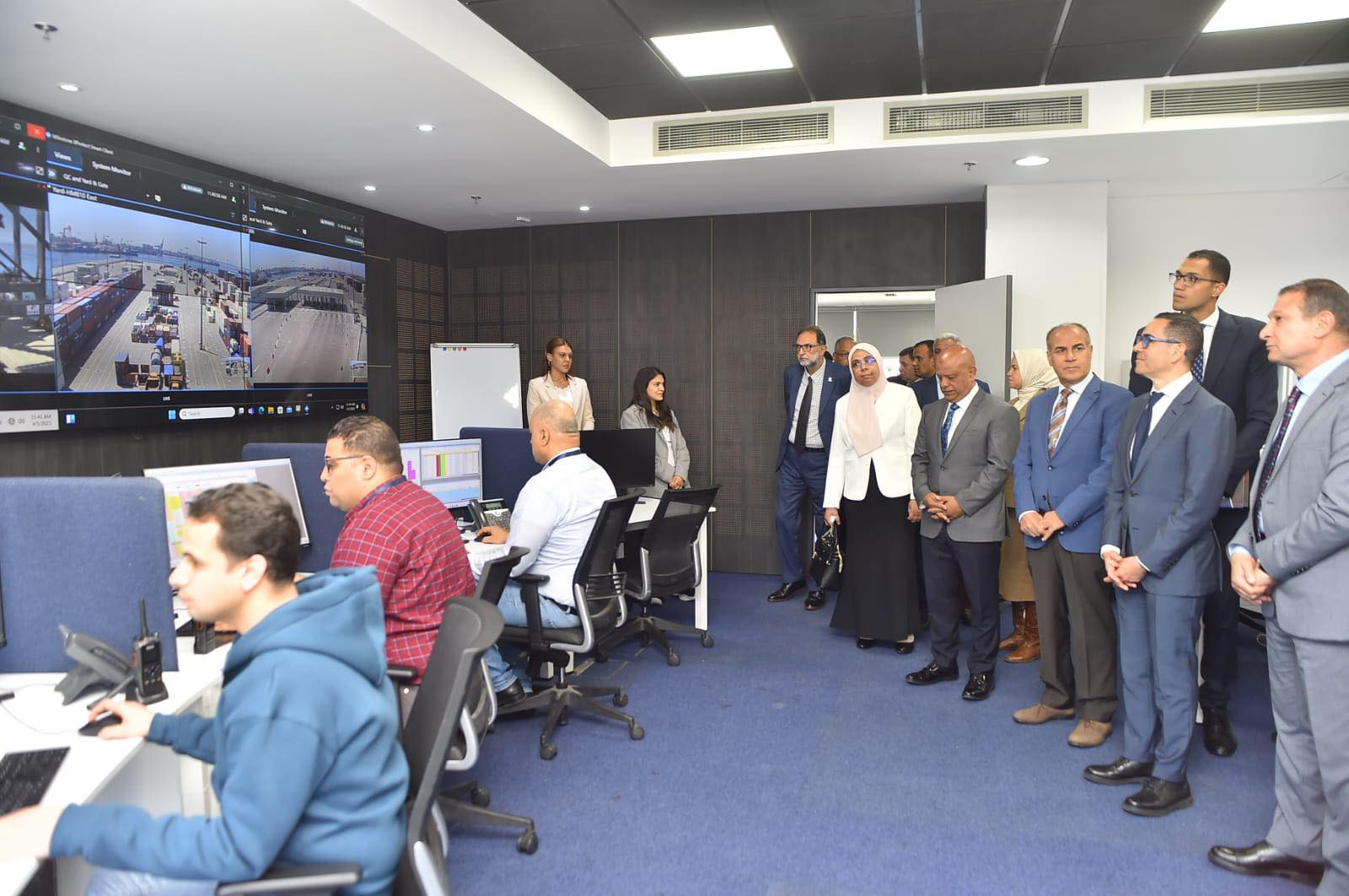 وزير الاستثمار يتفقد عدد من الجهات المعنية بالرقابة الجمركية
