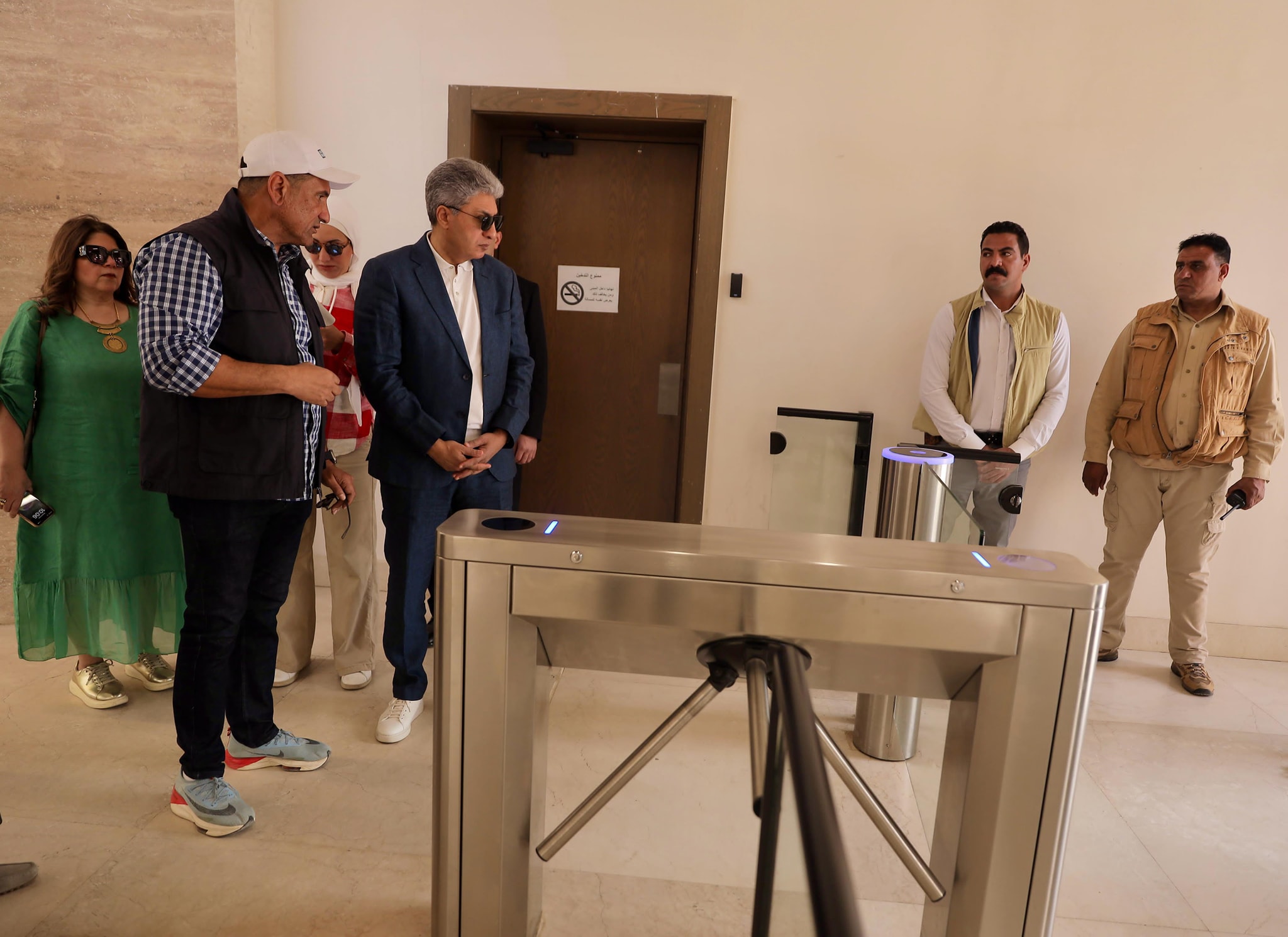 وزير السياحة يتفقد شروع تطوير الخدمات بمنطقة أهرامات الجيزة