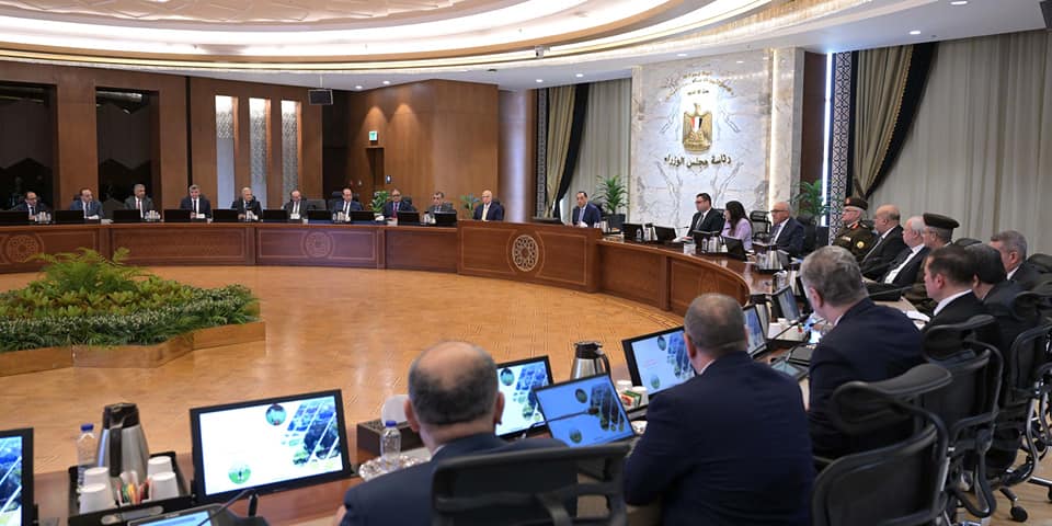 رئيس الوزراء يتابع موقف تنفيذ مشروعات حياة كريمة