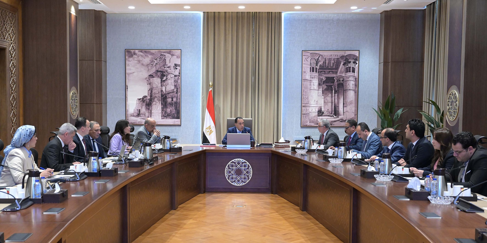 رئيس الوزراء يتابع موقف مشروعات إنتاج الهيدروجين الأخضر