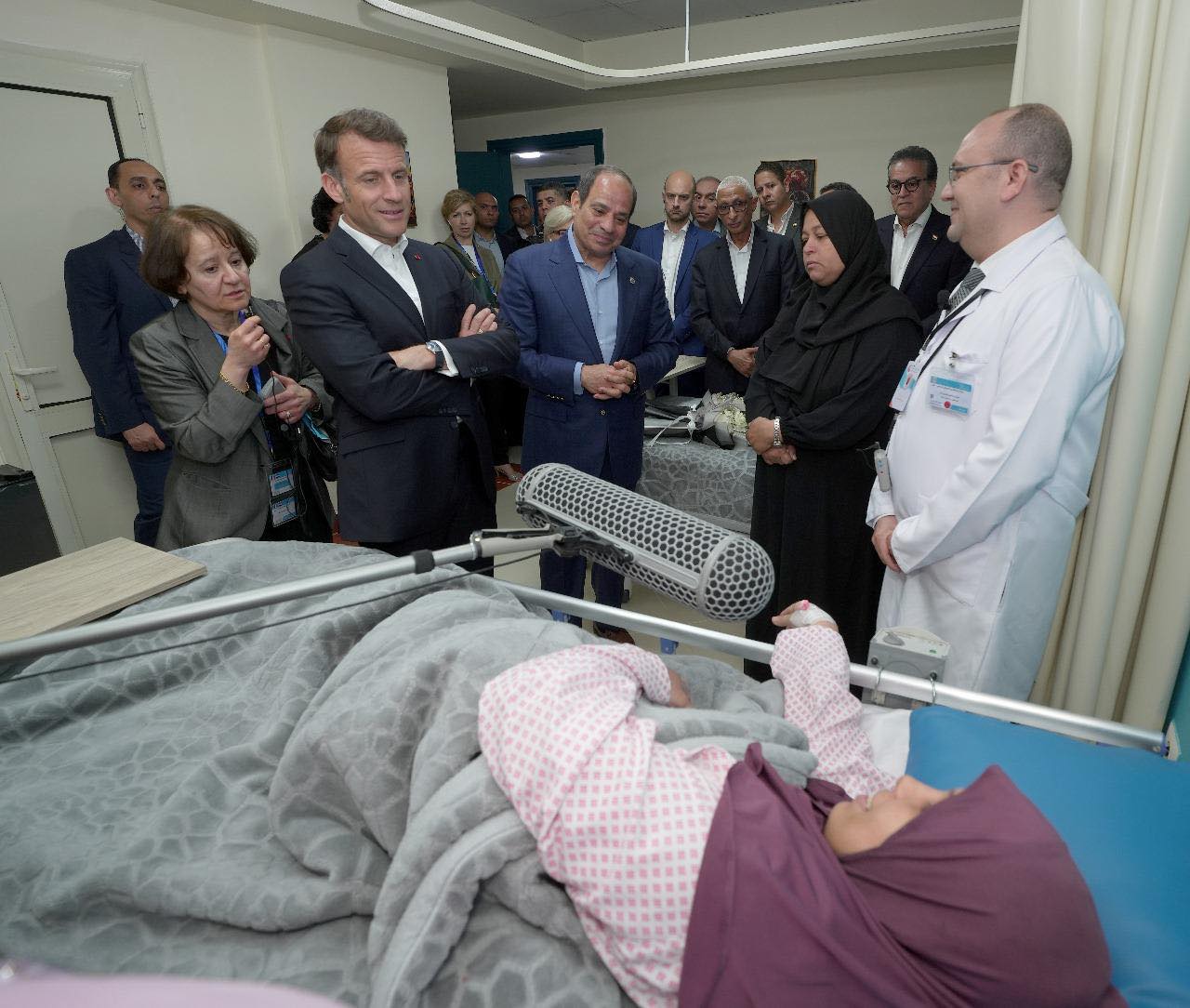 الرئيس السيسي ونظيره الفرنسي يزوران مدينة العريش