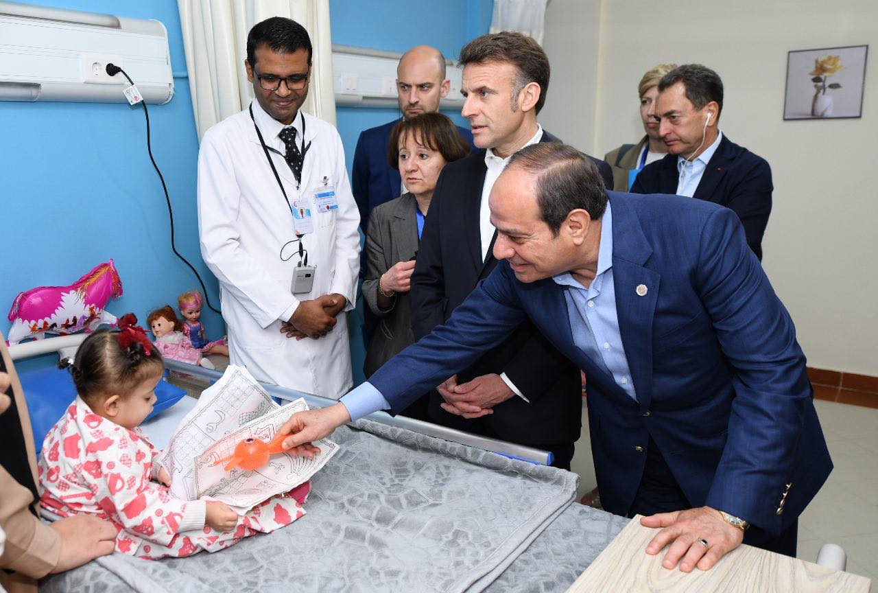 الرئيس السيسي ونظيره الفرنسي يزوران مدينة العريش