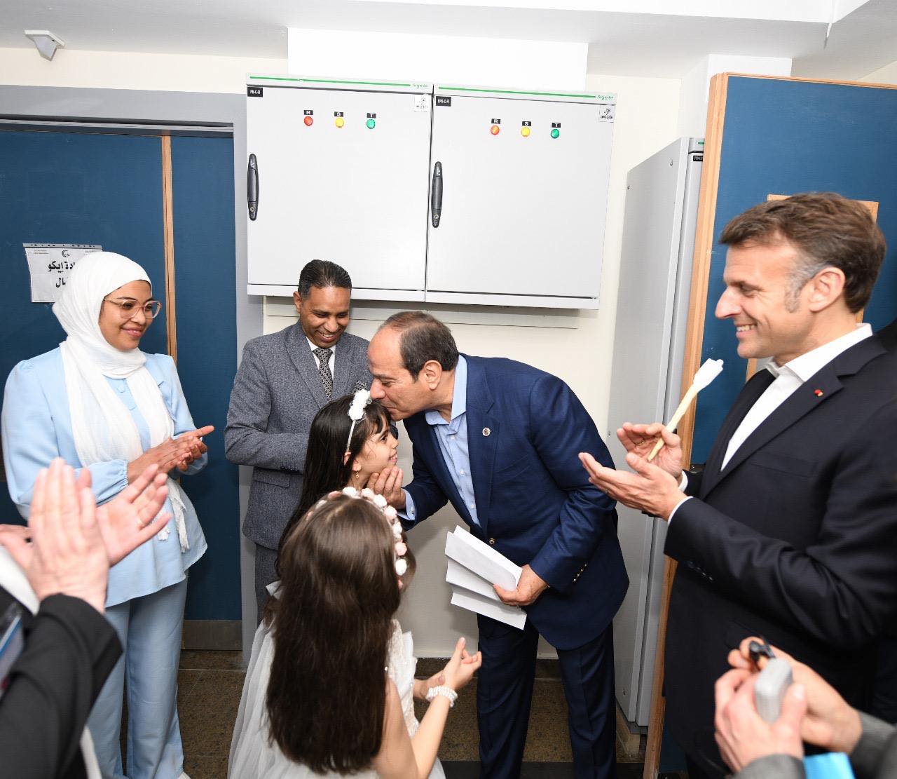 الرئيس السيسي ونظيره الفرنسي يزوران مدينة العريش