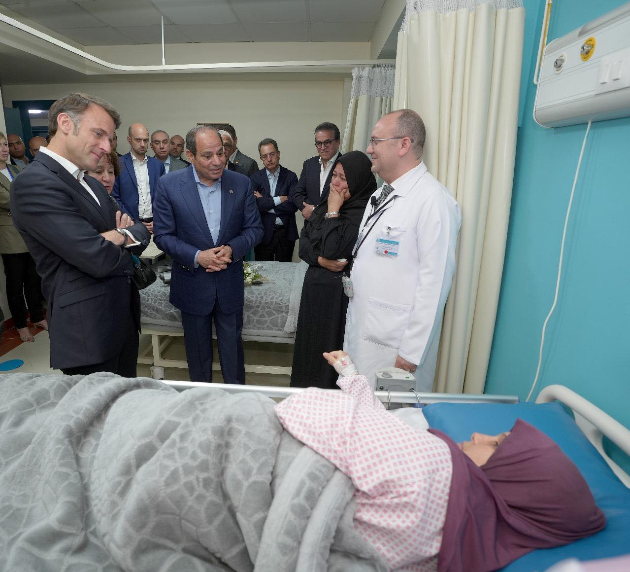 الرئيس السيسي ونظيره الفرنسي يزوران مدينة العريش