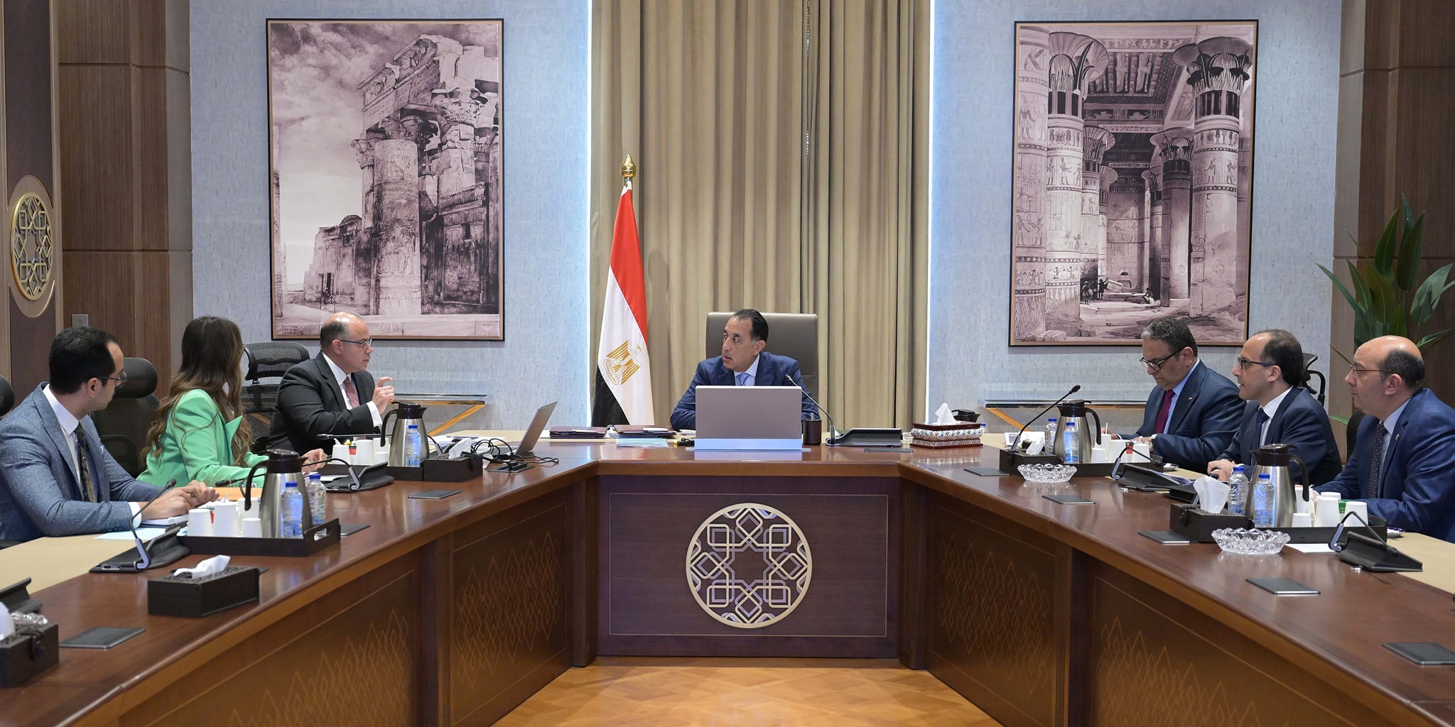 رئيس الوزراء يجتمع مع رئيس هيئة الرقابة المالية