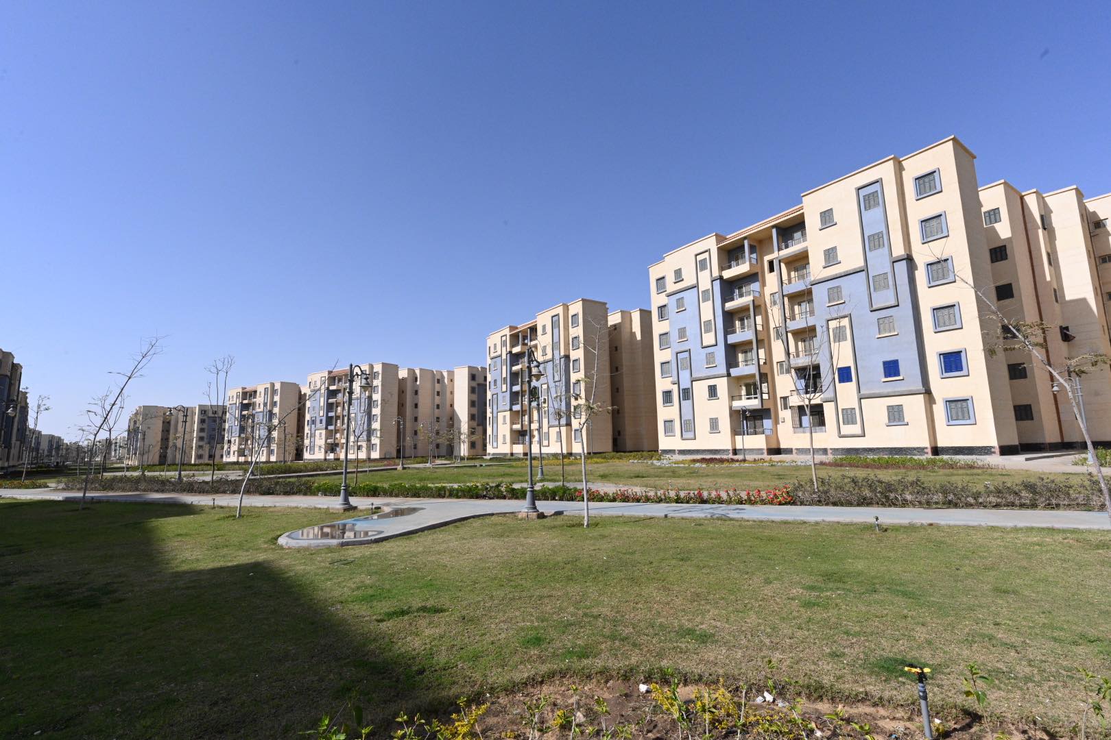 وزير الإسكان يتفقد سكن لكل المصريين بحدائق العاصمة