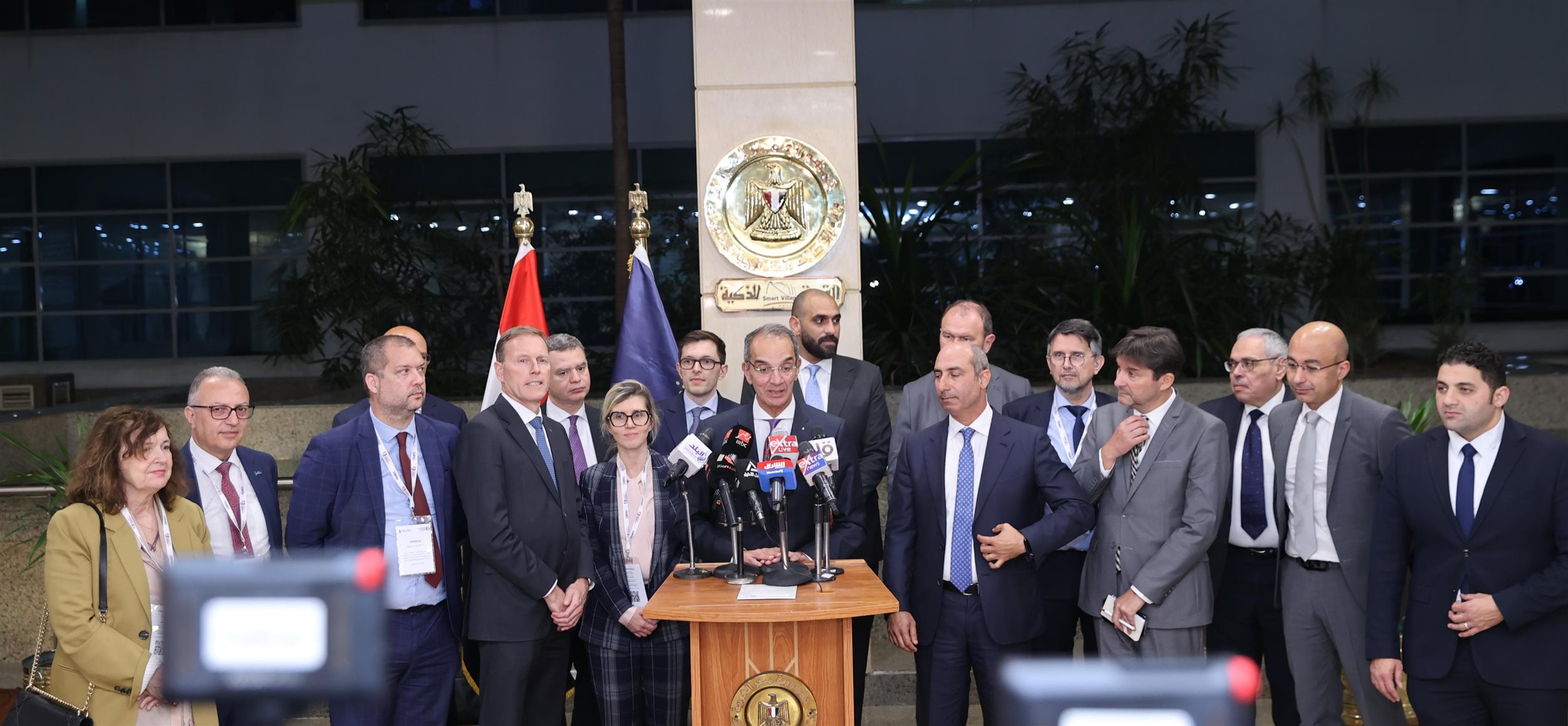 وزير الاتصالات يجتمع مع وفد جمعية رجال الأعمال الفرنسية