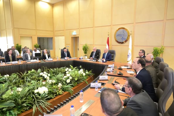 وزير الصناعة والنقل في اجتماع مع سفير السويد