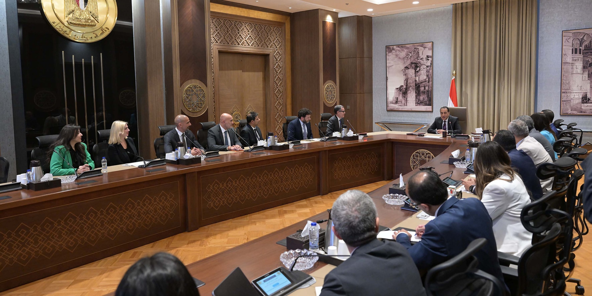 رئيس الوزراء يلتقي الرئيس التنفيذي لمتاجر أمازون
