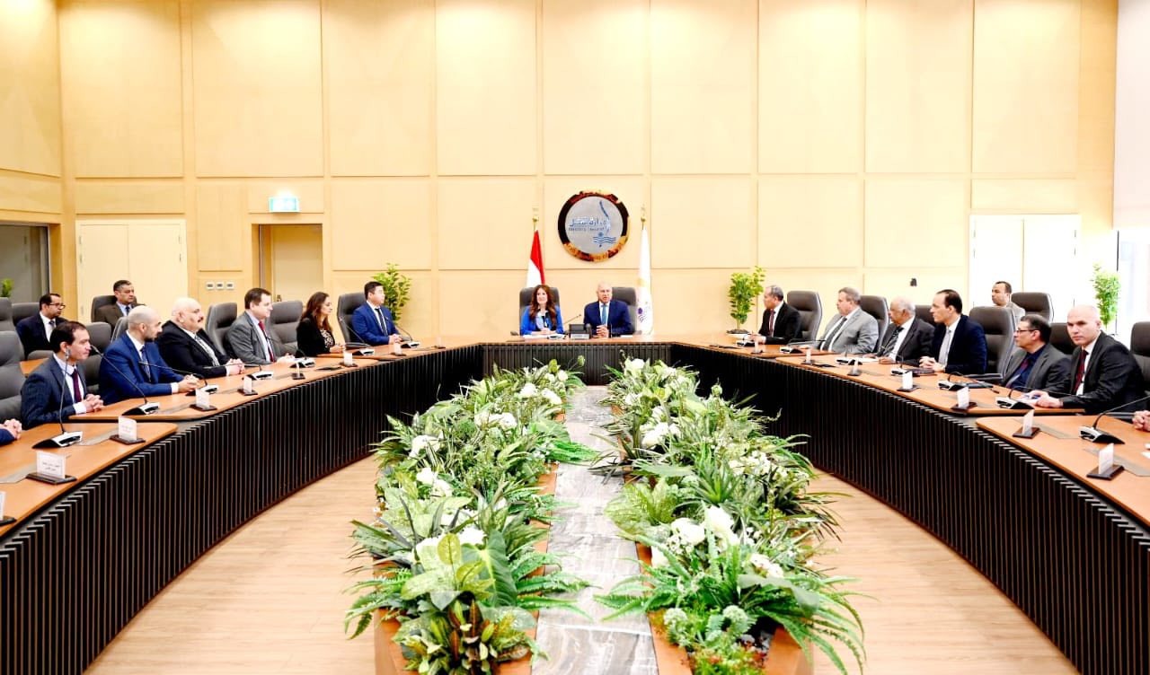 توقيع 3 عقود لتحديث 100 جرار هنشل وتوريد قطع غيار 141 جرار