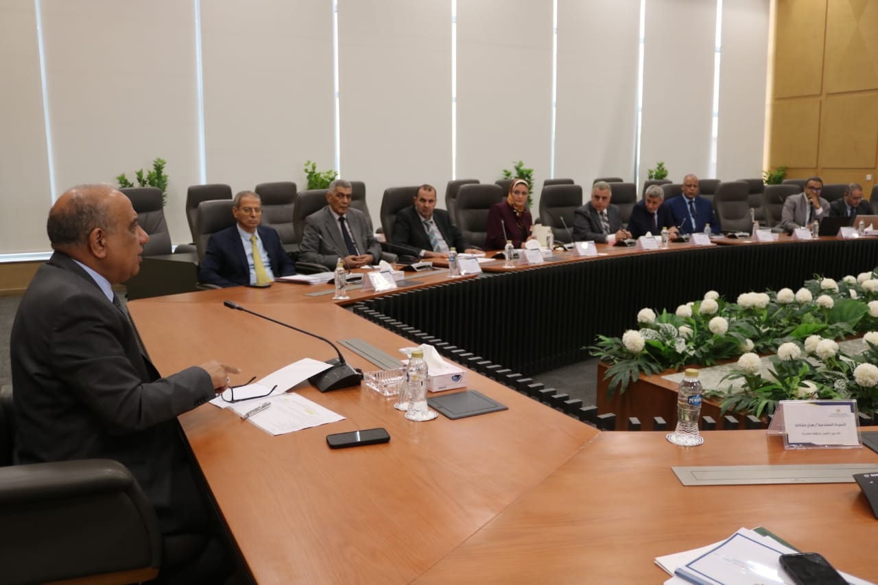وزير الكهرباء يتابع خطة مواجهة ارتفاع الأحمال خلال فصل الصيف