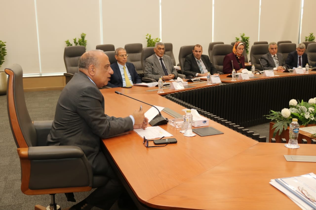 وزير الكهرباء يتابع خطة مواجهة ارتفاع الأحمال خلال فصل الصيف