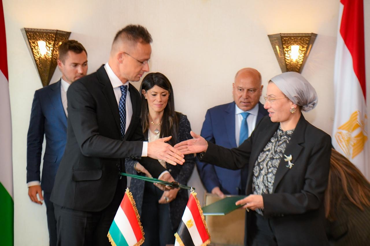 وزيرة البيئة توقع مذكرة تفاهم مع وزارة الطاقة المجرية
