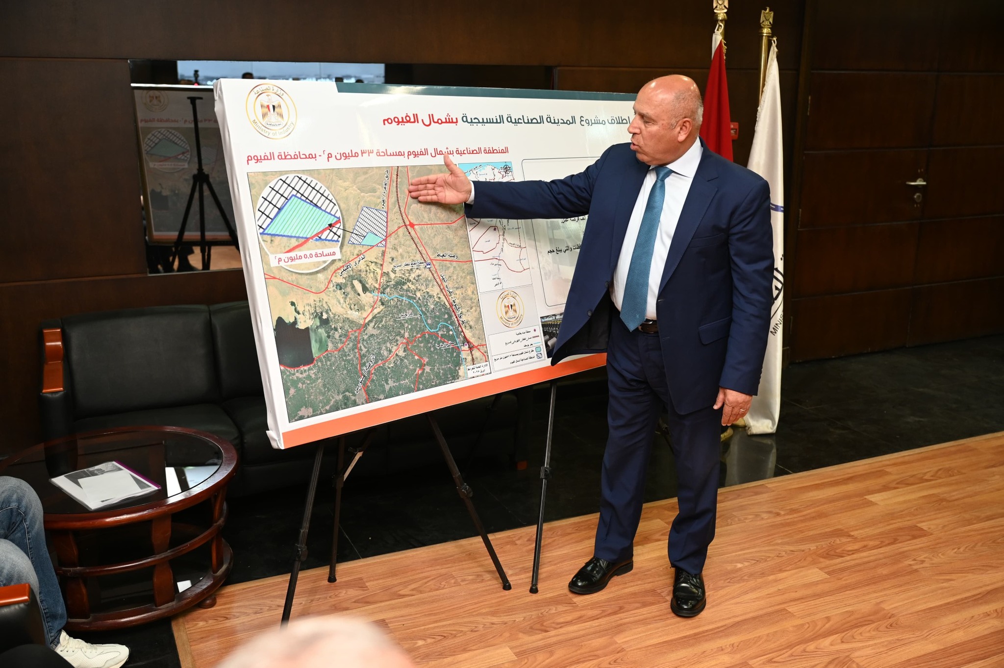 كامل الوزير يعلن إطلاق مدينتين للصناعات النسيجية بالمنيا والفيوم