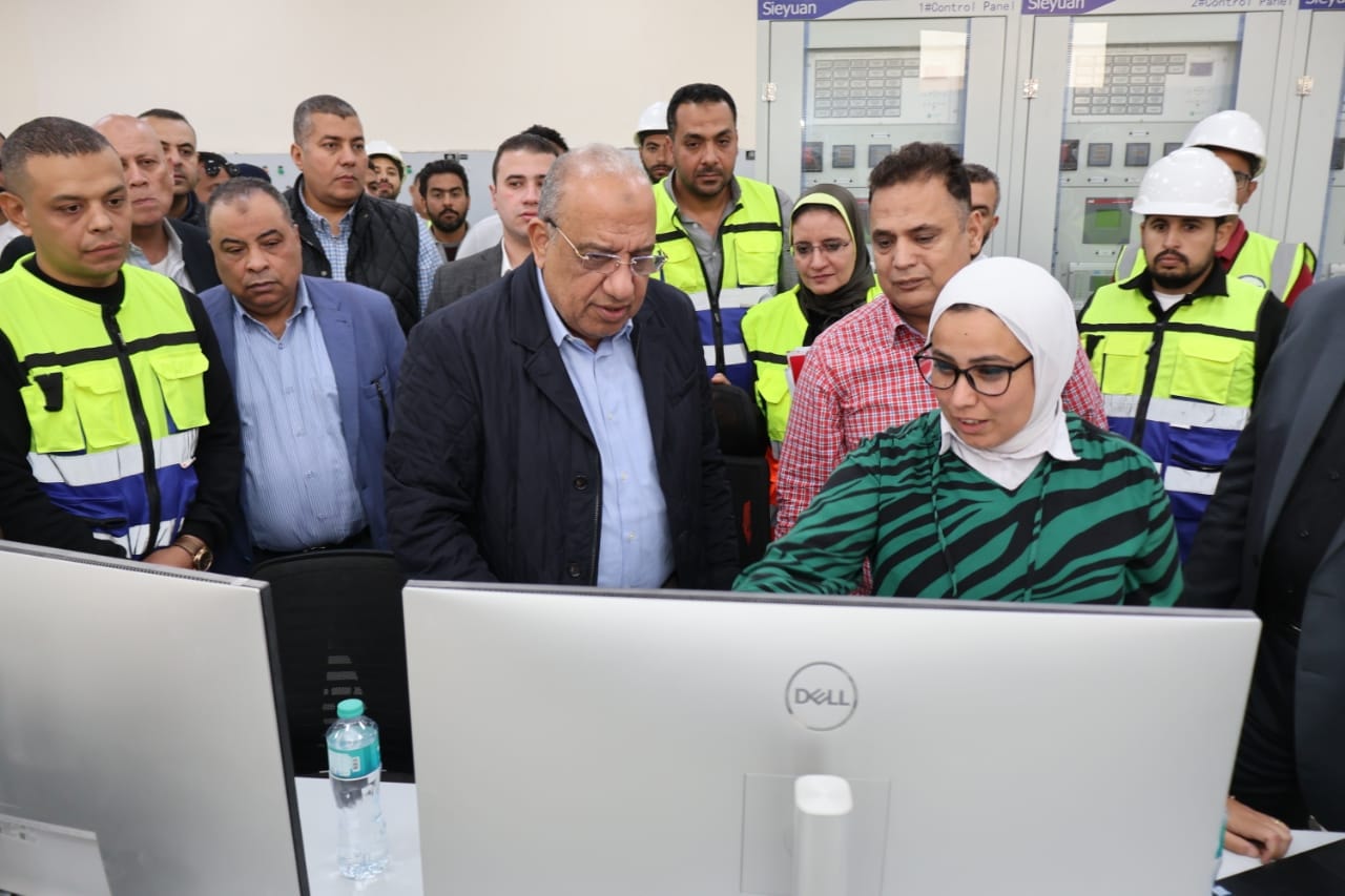 وزير الكهرباء يتفقد سير العمل بمحطات محولات رشيد