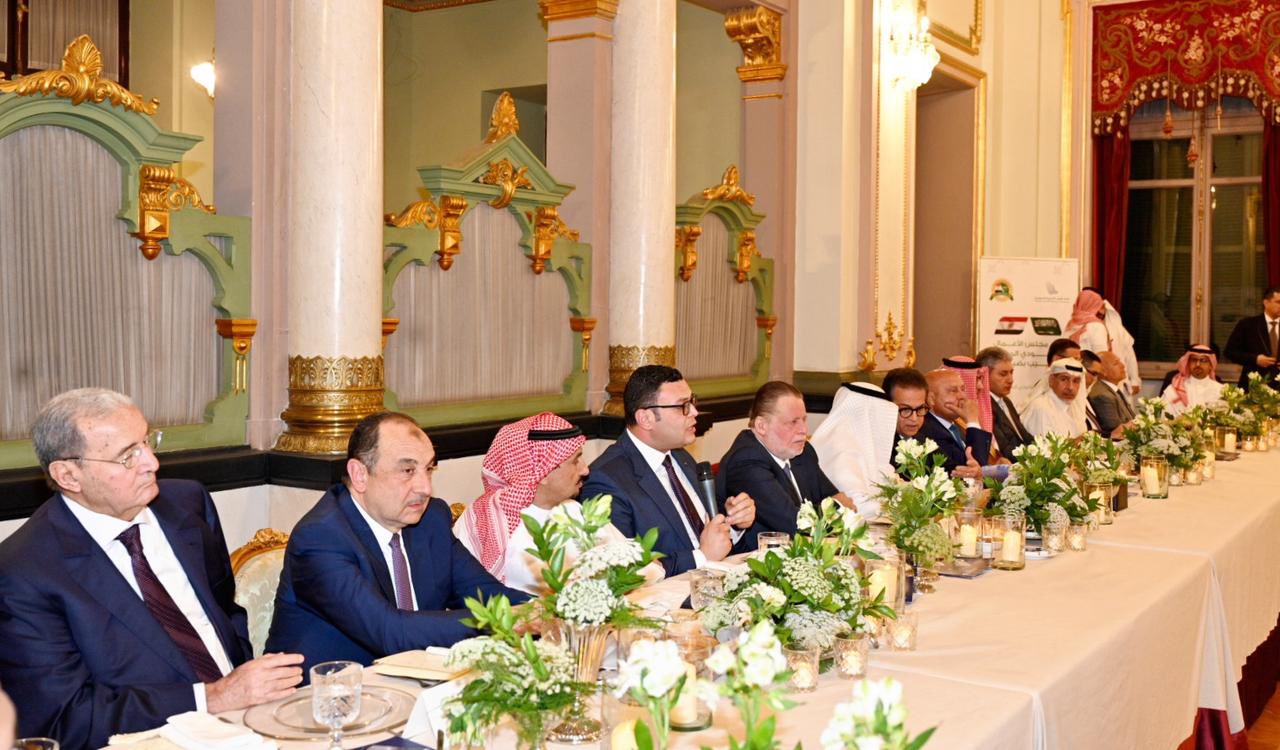 وزير الإسكان يُشارك في جلسة لوفد الغرف التجارية السعودية