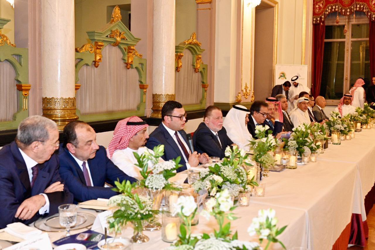 وزير الإسكان يُشارك في جلسة لوفد الغرف التجارية السعودية