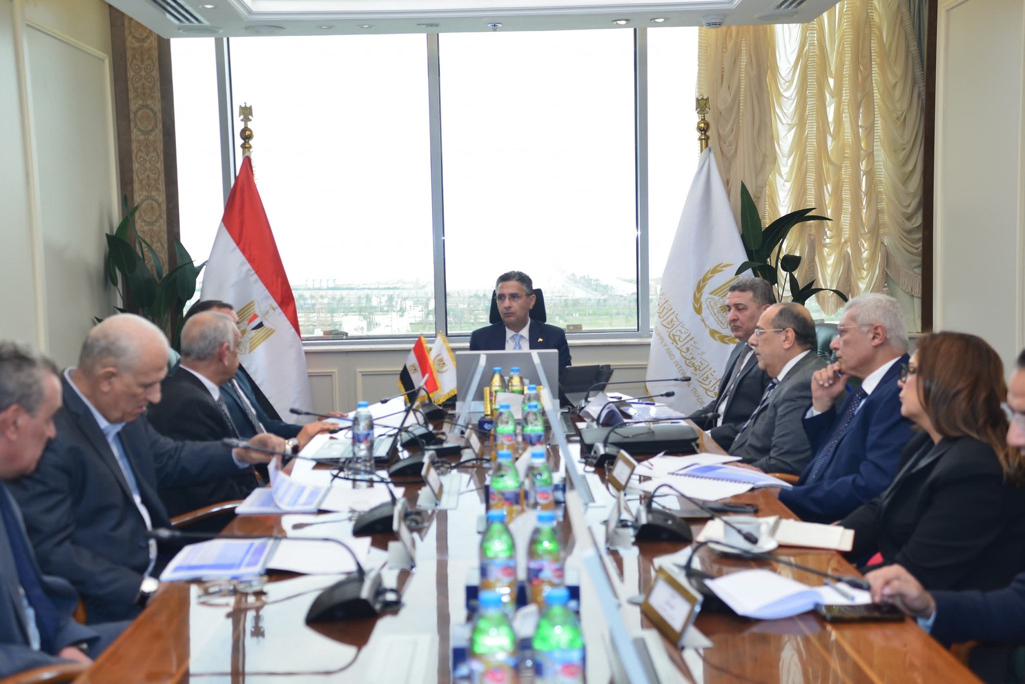 وزير التموين يعقد اجتماع مع شركة الإسكندرية للزيوت والصابون