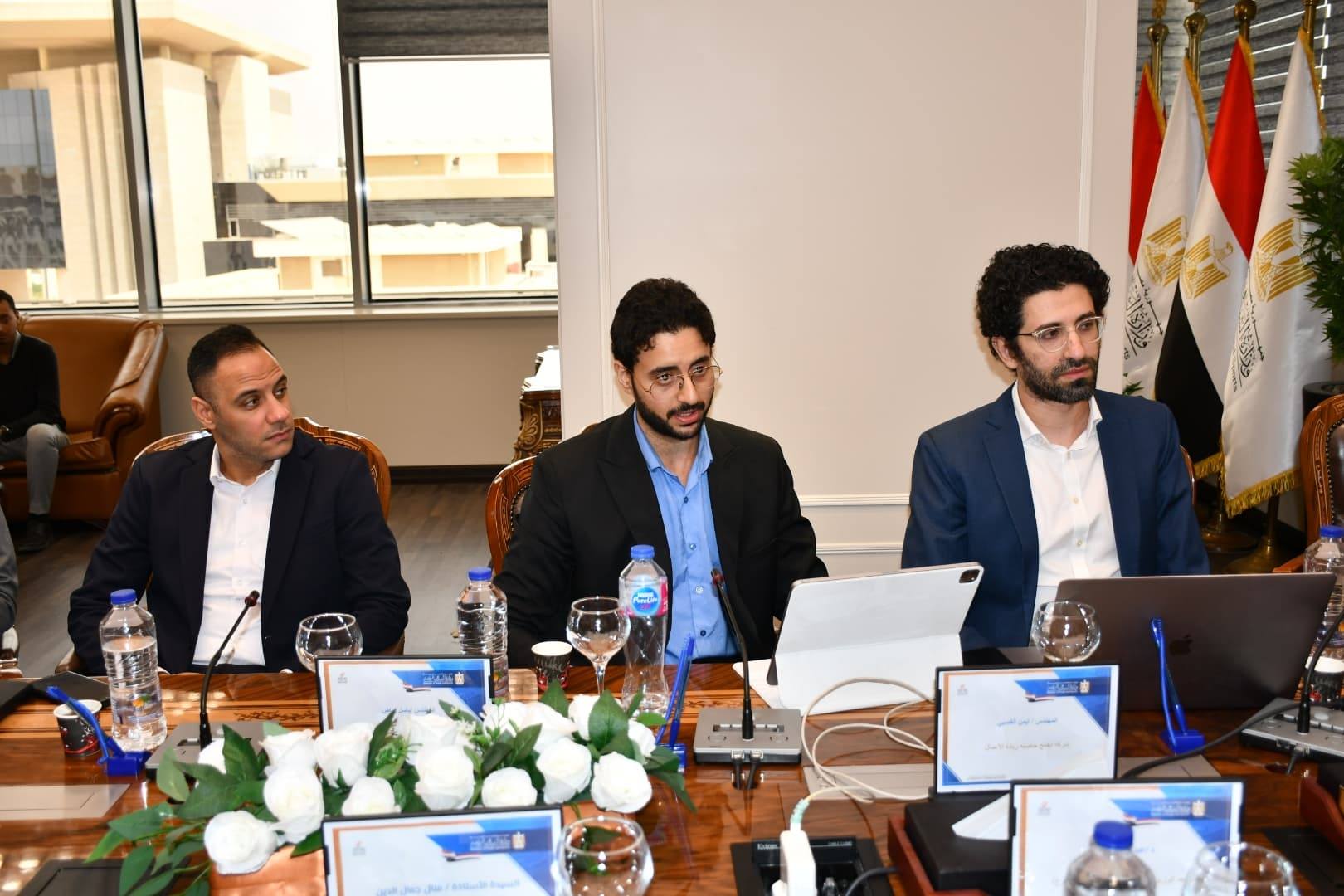 وزير الرياضة يناقش تفعيل الرقمنة المالية بمراكز الشباب