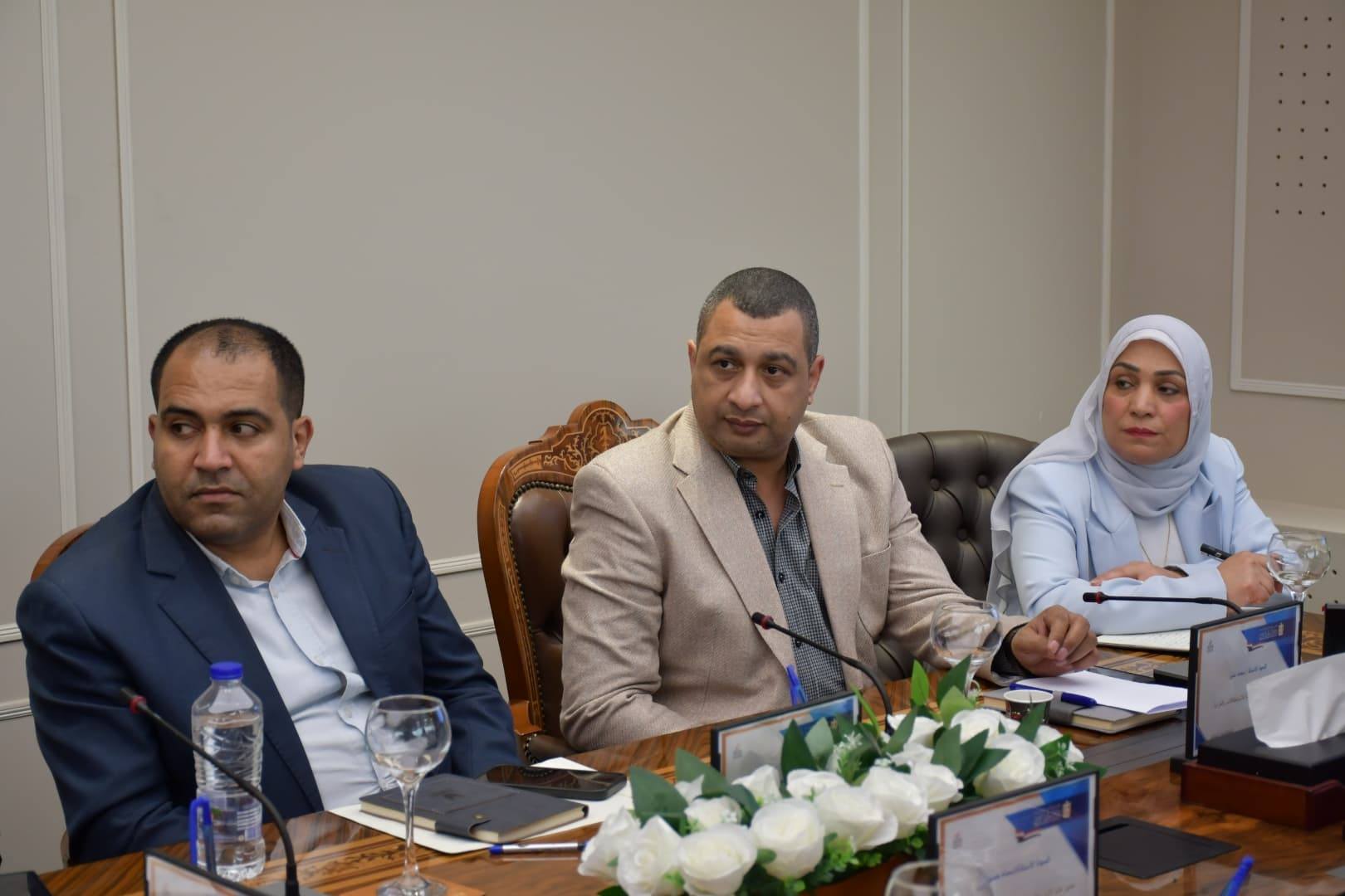 وزير الرياضة يناقش تفعيل الرقمنة المالية بمراكز الشباب
