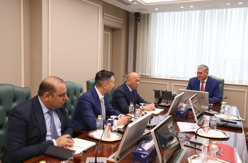 وزير البترول يستقبل وفدًا من شركة شيماى الصينية القابضة