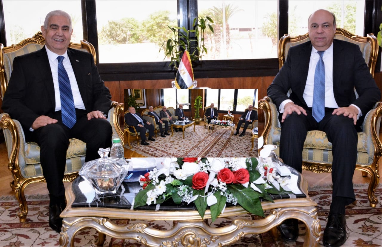 وزير الطيران المدني يستقبل وفد جمعية رجال الأعمال المصريين