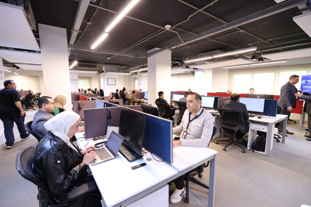 وزير الاتصالات يزور فرع شركة سيليكون إكسبرت الأمريكية