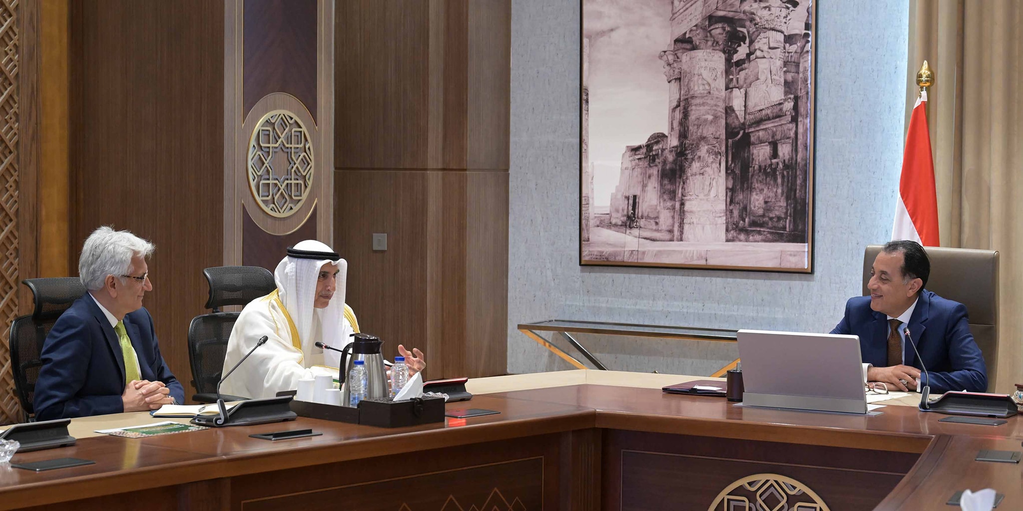 رئيس الوزراء يلتقي وفد الصندوق العربي للإنماء الاقتصادي