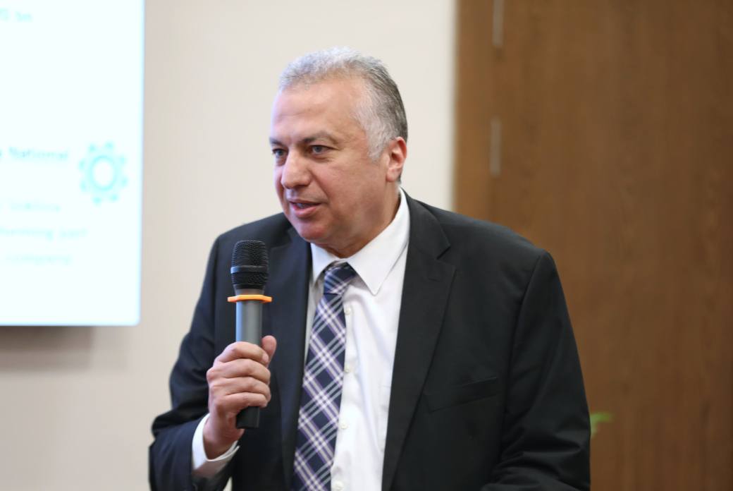 وزير البترول مع رؤساء وممثلي شركات البترول الاجنبية