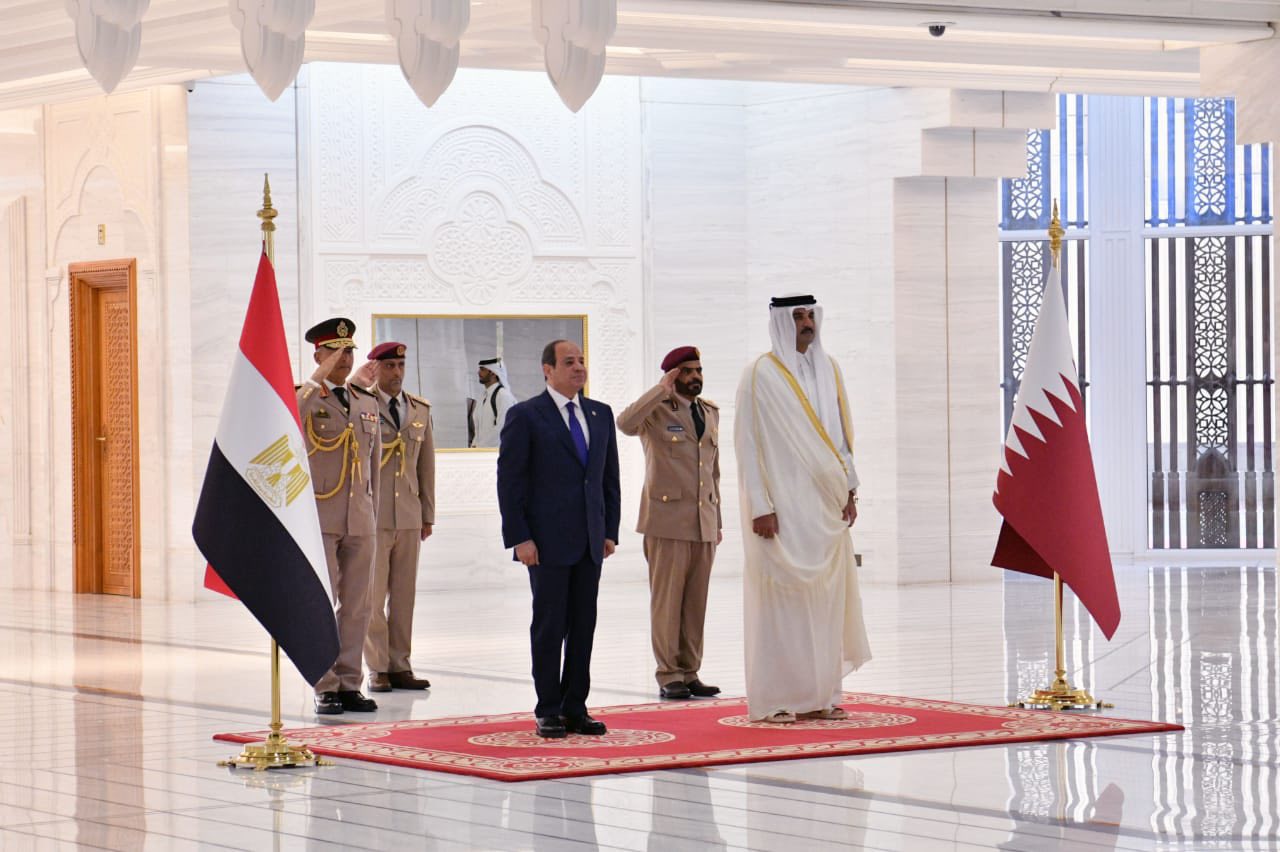 الرئيس عبد الفتاح السيسي يلتقي أمير دولة قطر