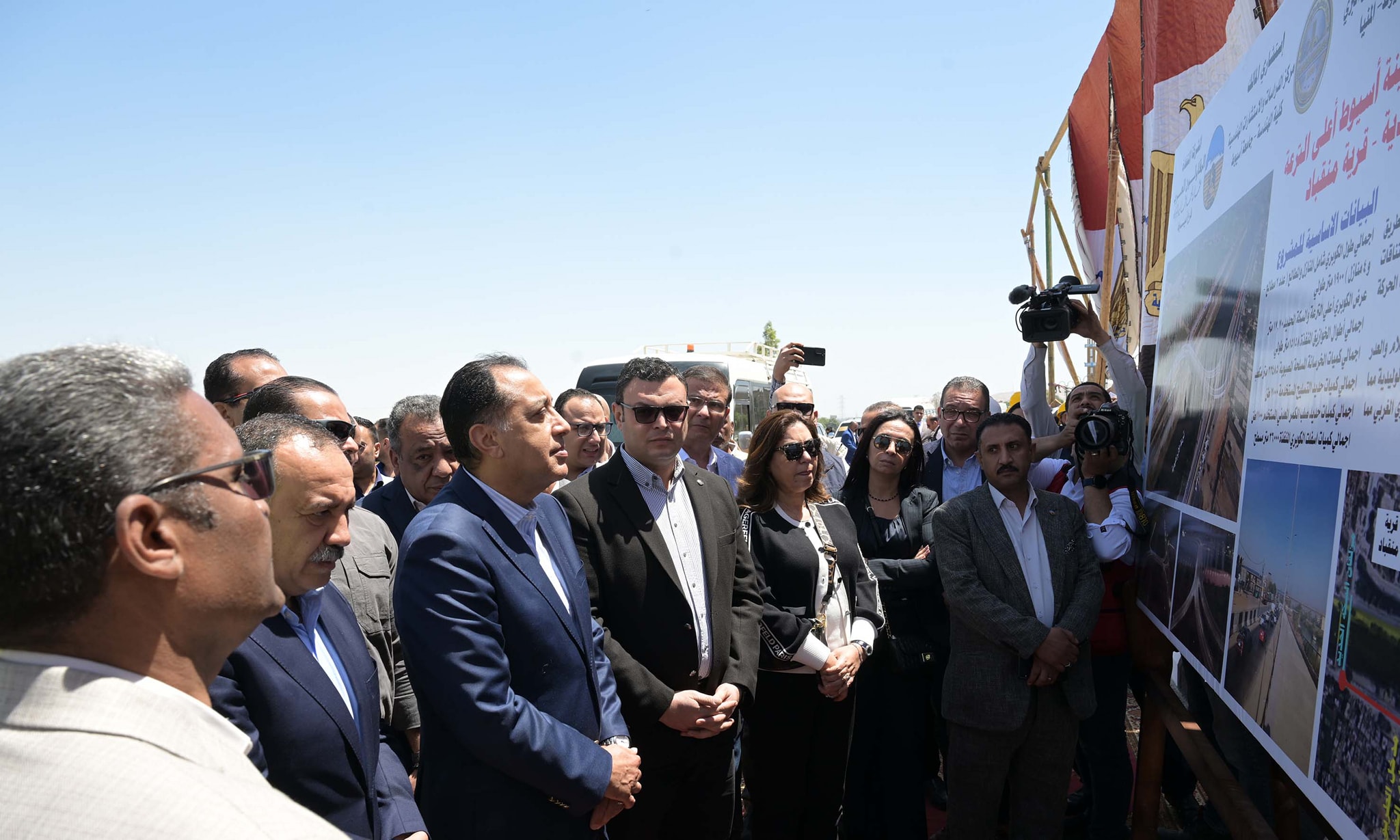 رئيس الوزراء يفتتح مشروع كوبري منقباد بأسيوط