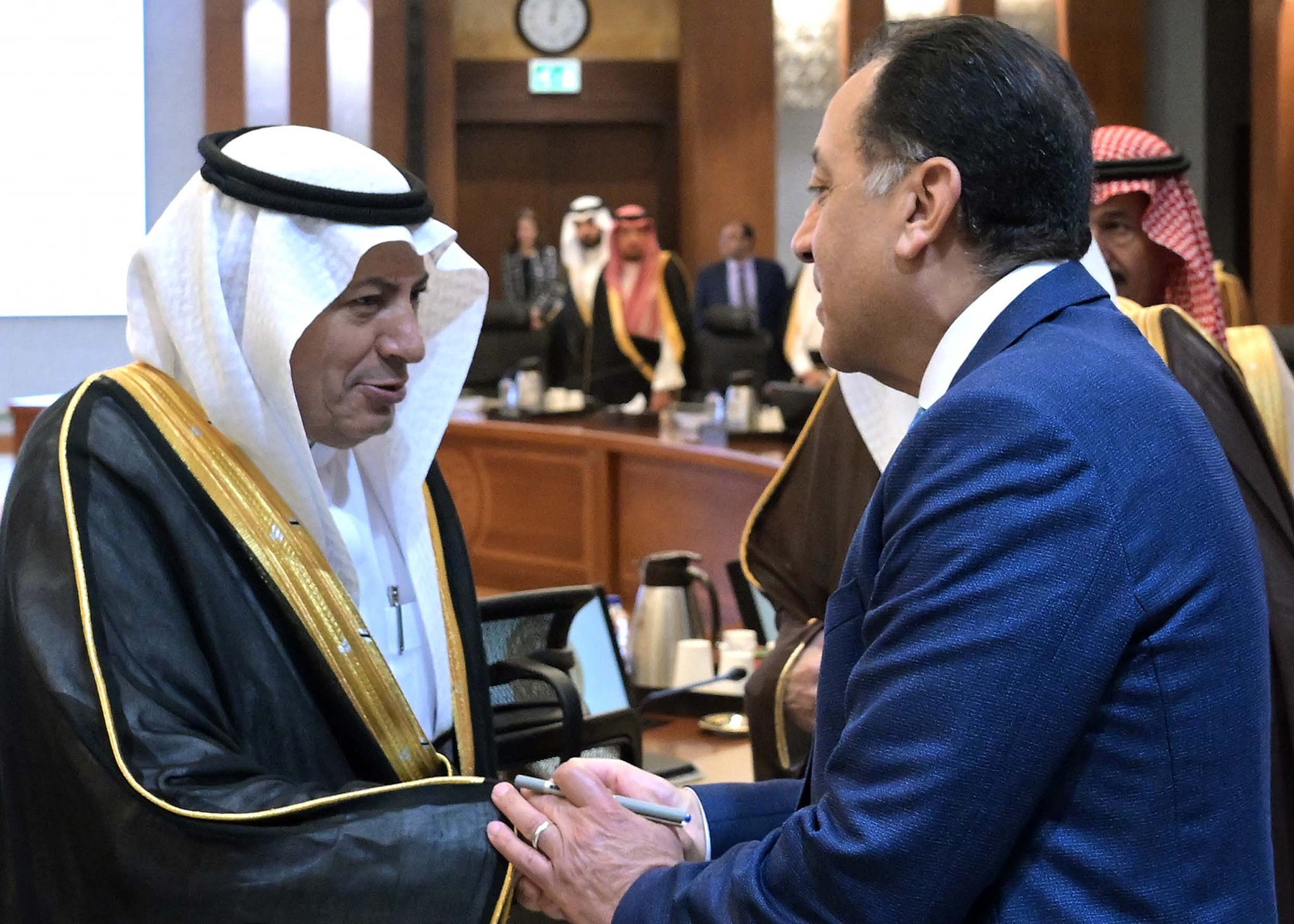 رئيس الوزراء يستقبل وفدًا من رجال الأعمال السعوديين