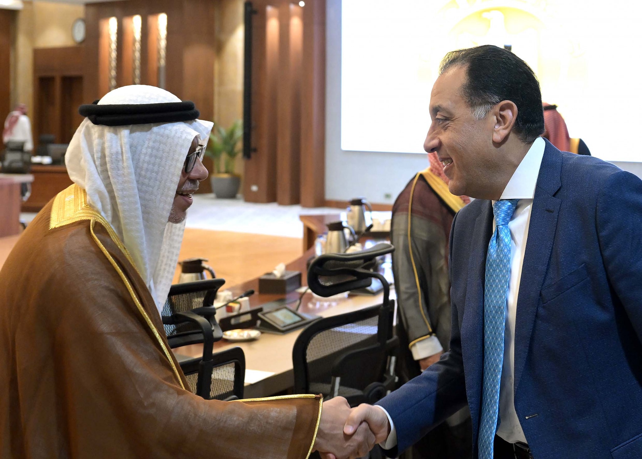 رئيس الوزراء يستقبل وفدًا من رجال الأعمال السعوديين