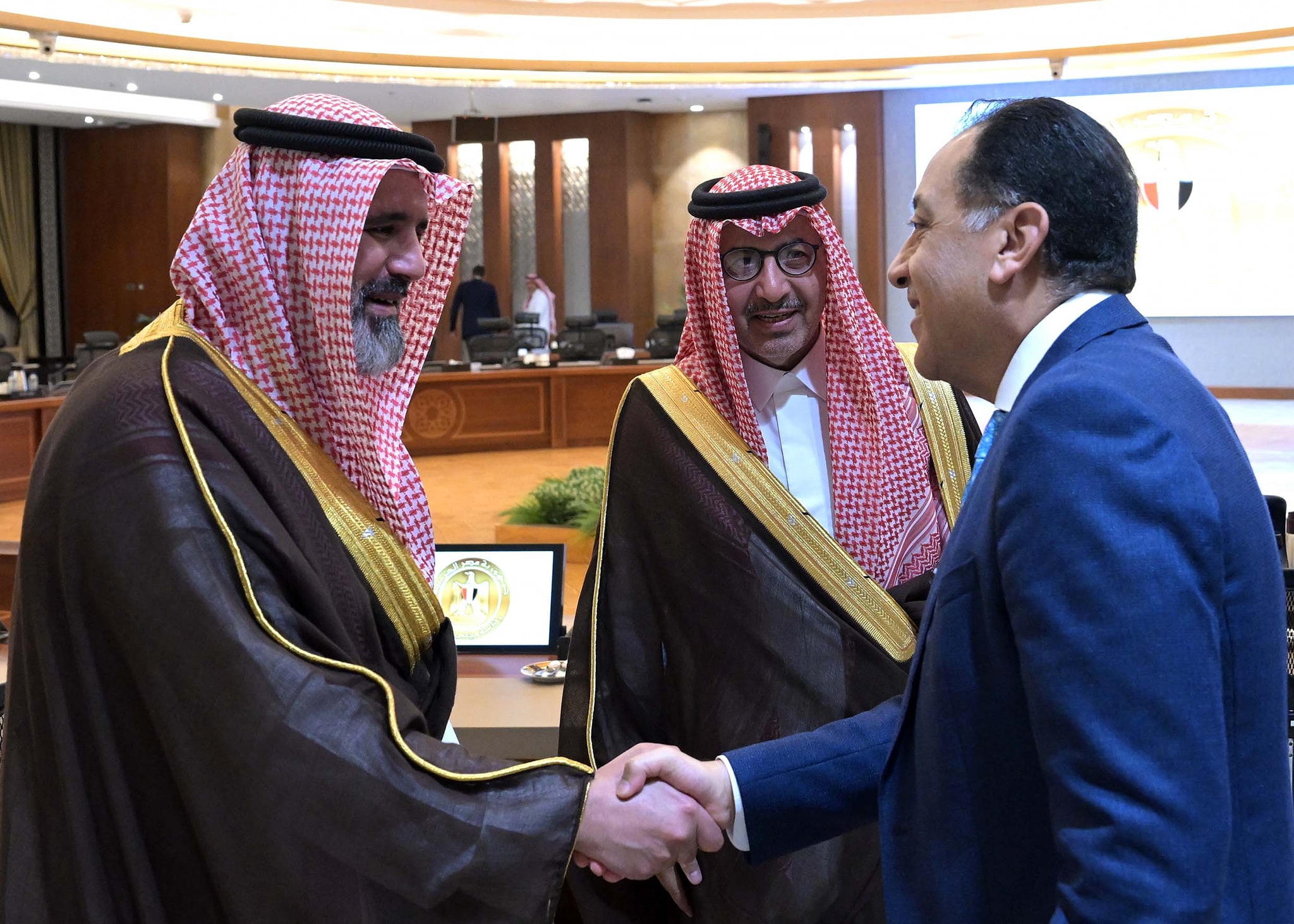 رئيس الوزراء يستقبل وفدًا من رجال الأعمال السعوديين