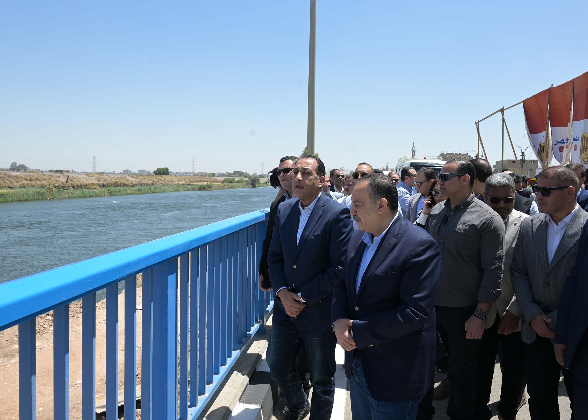 رئيس الوزراء يفتتح مشروع كوبري منقباد بأسيوط