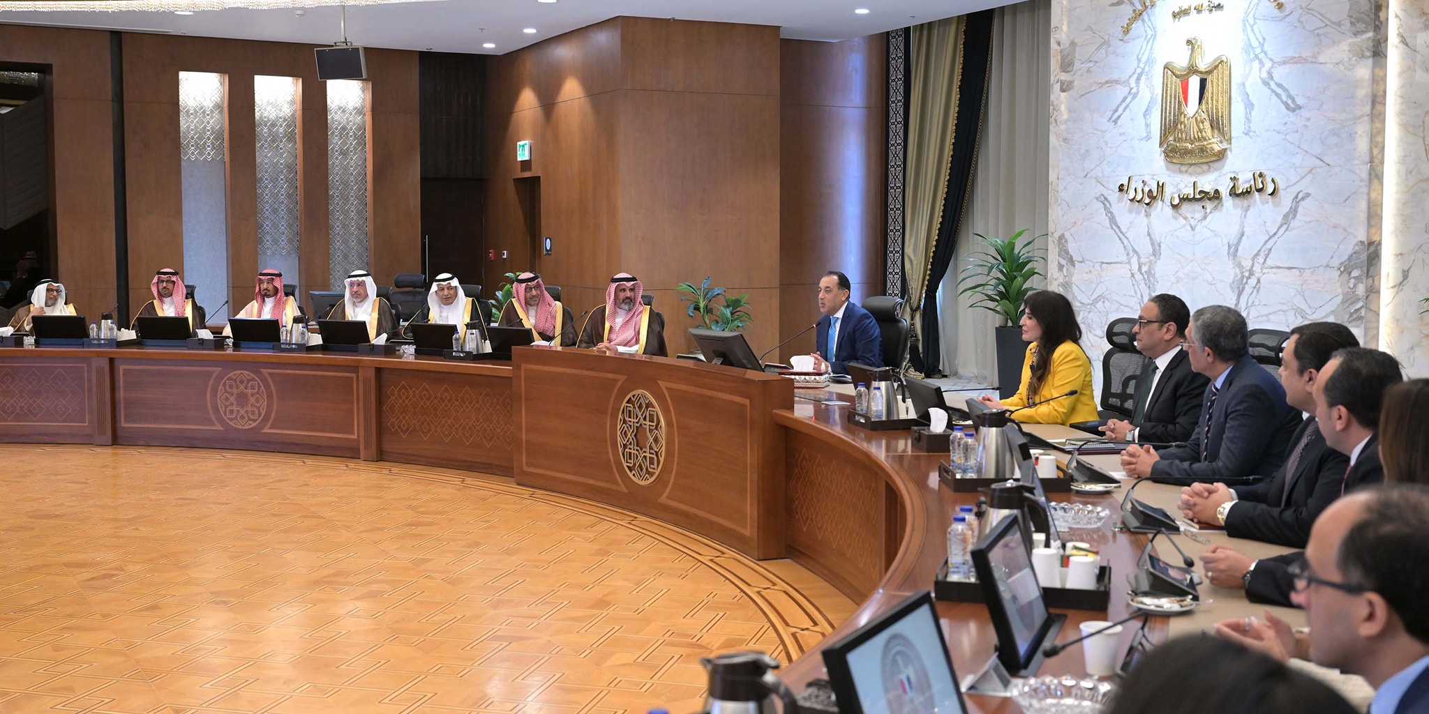 رئيس الوزراء يستقبل وفدًا من رجال الأعمال السعوديين