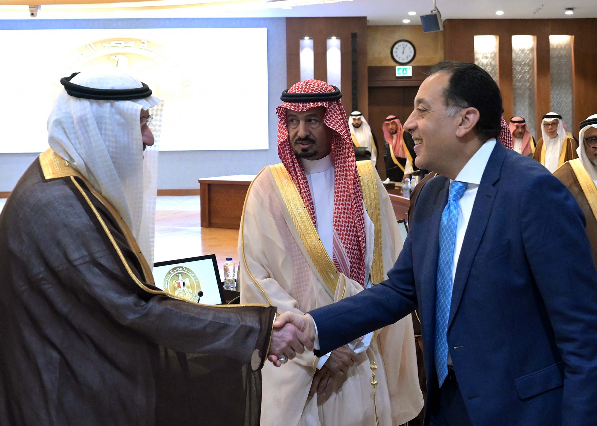 رئيس الوزراء يستقبل وفدًا من رجال الأعمال السعوديين