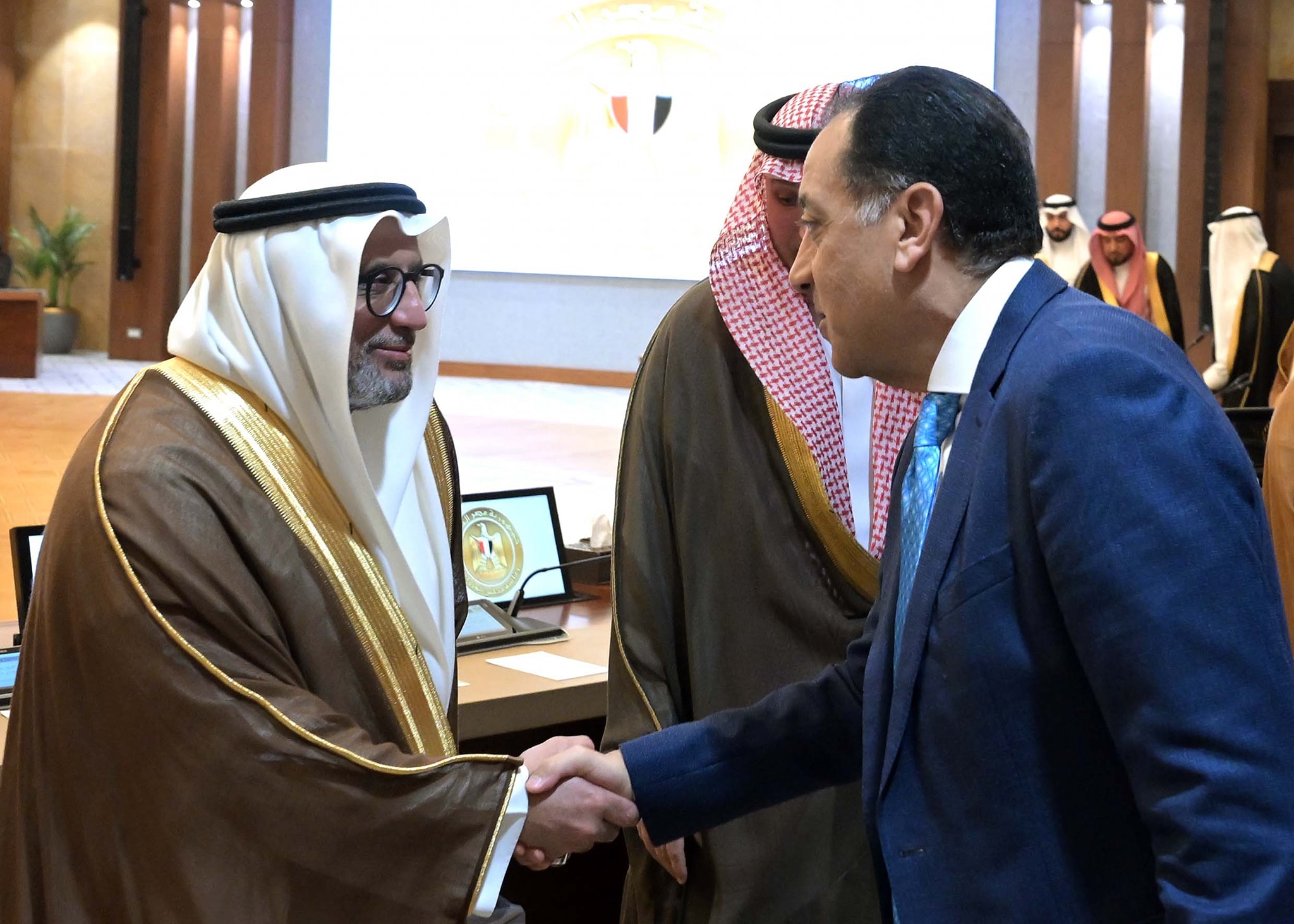 رئيس الوزراء يستقبل وفدًا من رجال الأعمال السعوديين
