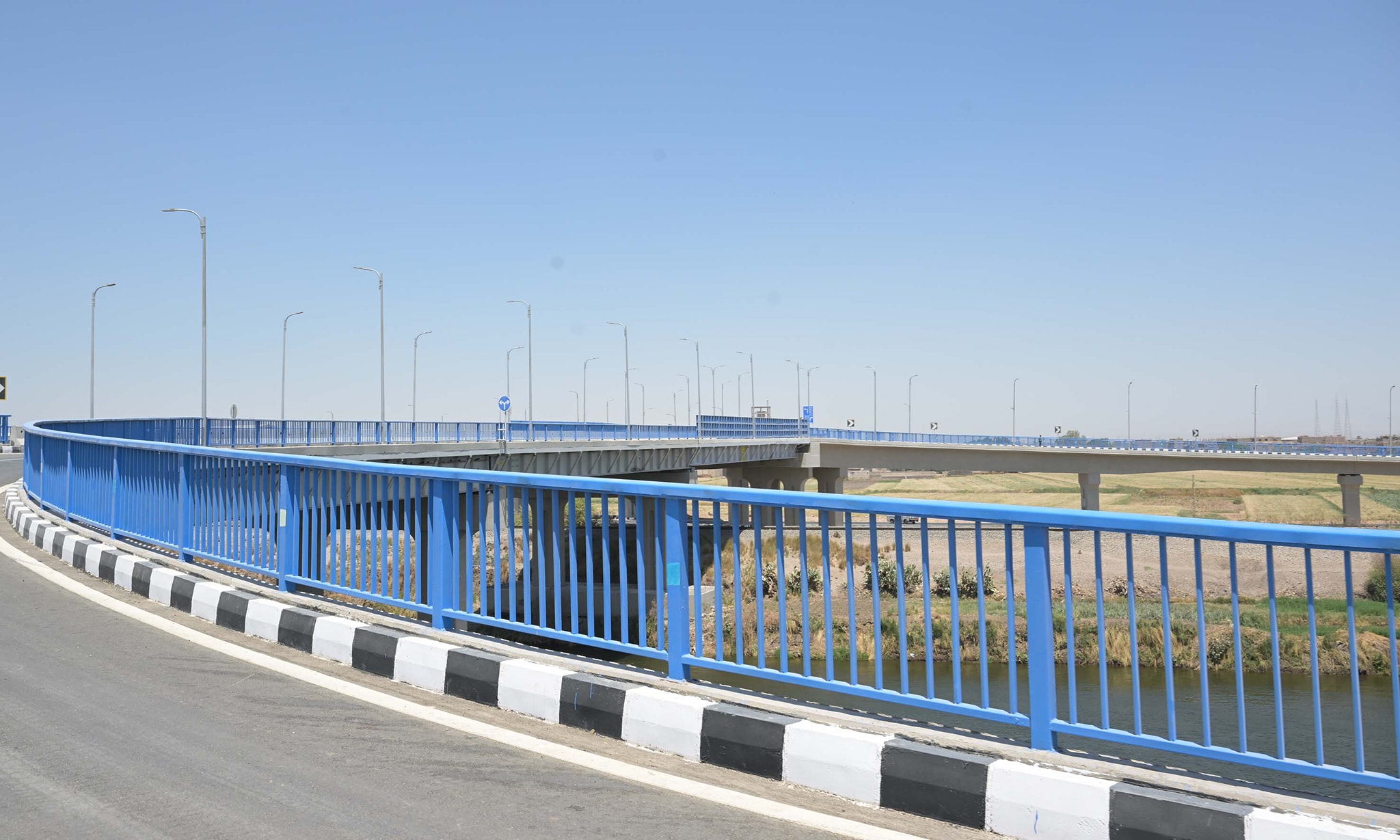 رئيس الوزراء يفتتح مشروع كوبري منقباد بأسيوط