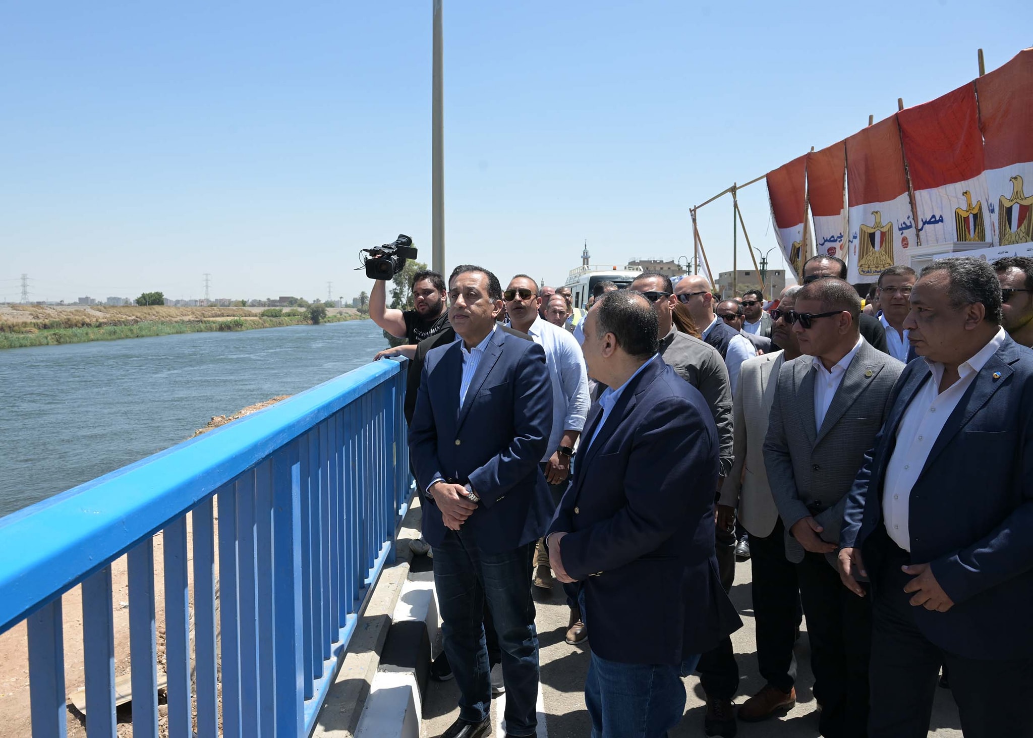 رئيس الوزراء يفتتح مشروع كوبري منقباد بأسيوط