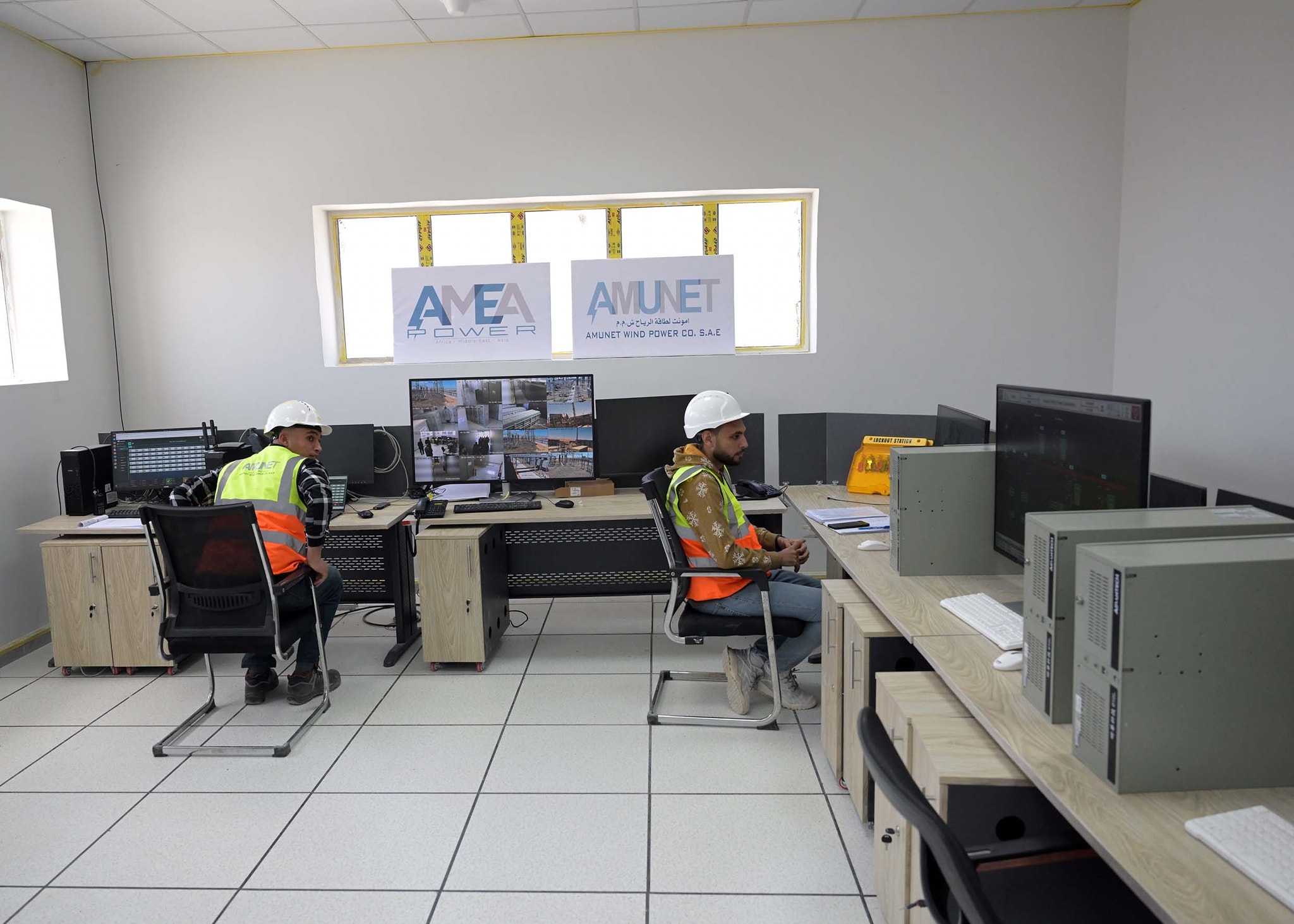 مدبولي يتفقد محطة أمونت لطاقة الرياح برأس غارب
