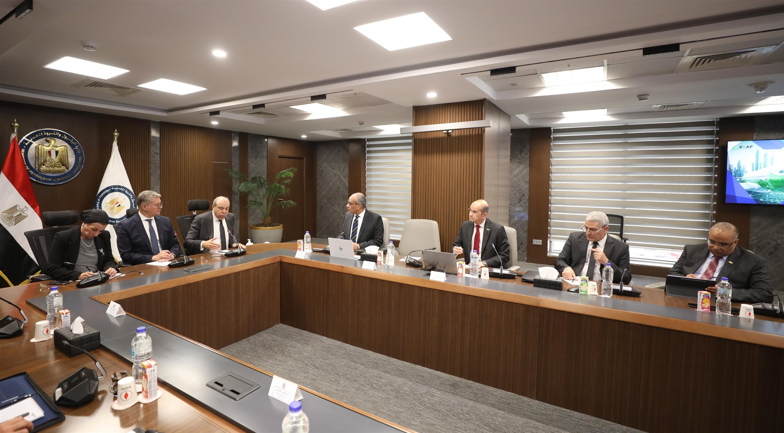اجتماع مشترك بمقر وزارة البترول بالعاصمة الإدارية
