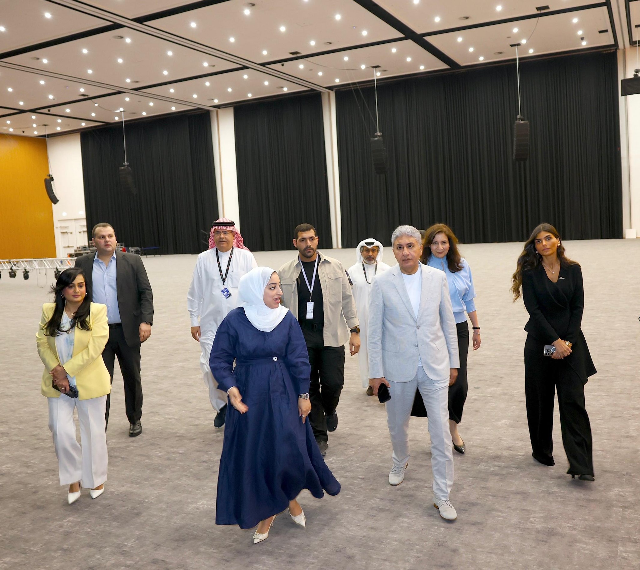 وزير السياحة والآثار يقوم بزيارة سريعة لمملكة البحرين